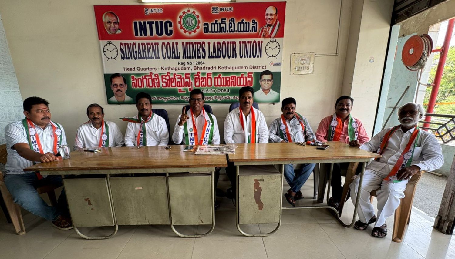 సింగరేణి కార్మికుల కొత్త బదిలీ విధానాన్ని వ్యతిరేకిస్తున్న ఐ.ఎన్.టీ.యూ.సి