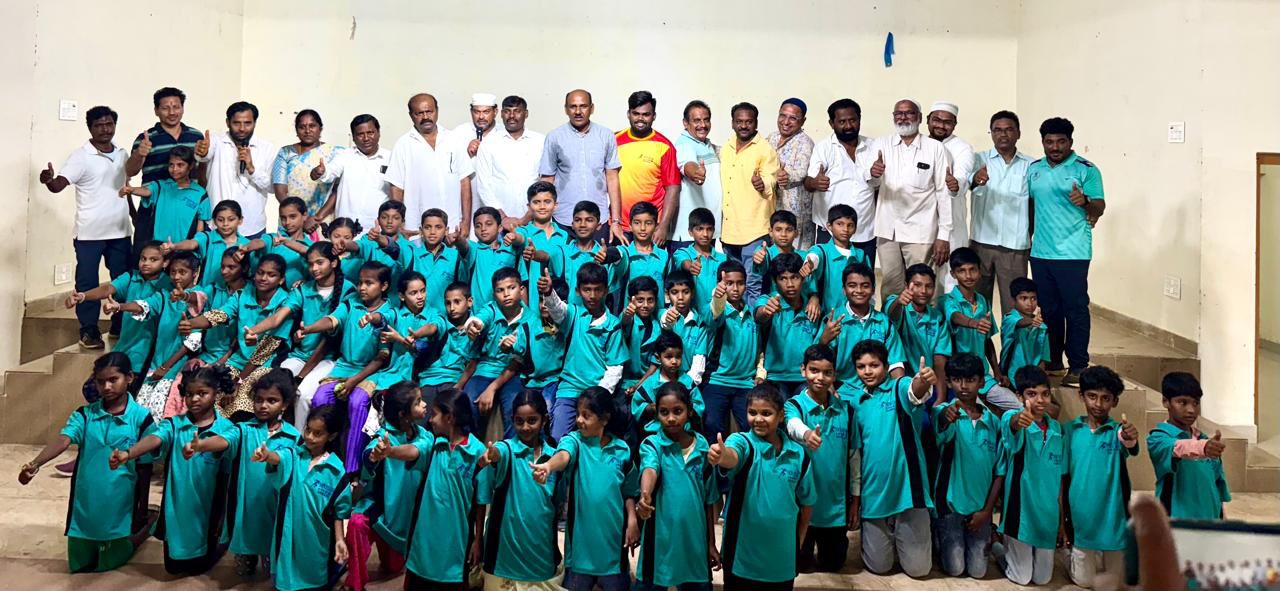 రామవరం సమ్మర్ క్యాంప్‌ ముగింపు వేడుకల్లో టీషర్ట్‌ల పంపిణీ