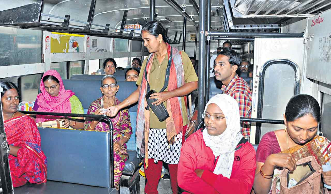 “ఉచిత బస్సు ప్రయాణం – మహిళలకు వరమా?” అసౌకర్యాల వేదికగా మారిందా?