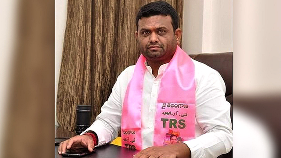 మొయినాబాద్ డ్రగ్స్ కేసులో బిగిస్తున్న ఉచ్చు: పైలట్ రోహిత్ రెడ్డి ఫామ్‌హౌస్ సీజ్