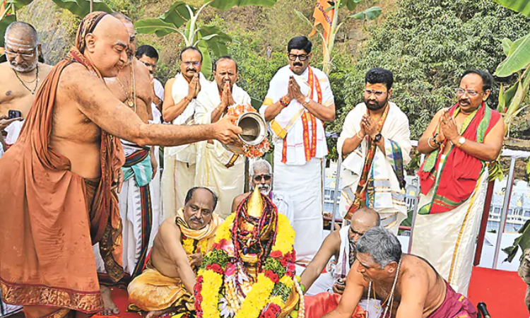 ఇంద్రకీలాద్రిపై వైభవంగా ముగిసిన మహాకుంభాభిషేకం