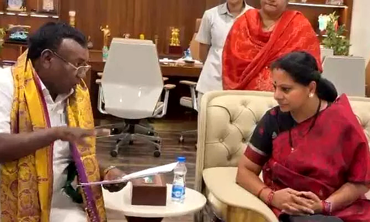 ఆదివాసీల హక్కుల కోసం కవిత గళం: ప్రత్యేక కాలమ్, భాషా గుర్తింపుపై డిమాండ్