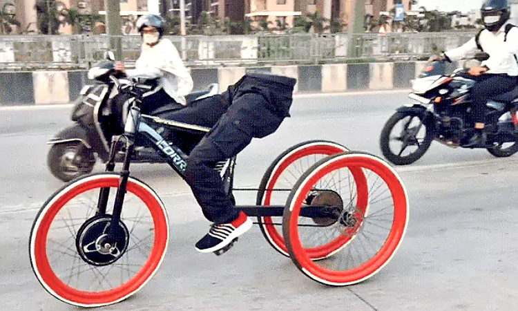 సూరత్ యువకుడి అద్భుత ఆవిష్కరణ: ఏఐ ‘ఘోస్ట్ సైకిల్’