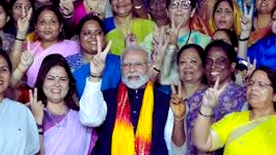 మహిళా రిజర్వేషన్లపై ప్రధాని మోడీ కీలక ముందడుగు