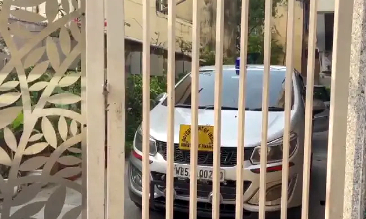 కోల్‌కతా డీసీపీ ఇళ్లలో ఈడీ సోదాలు: మనీలాండరింగ్ కేసులో దాడులు