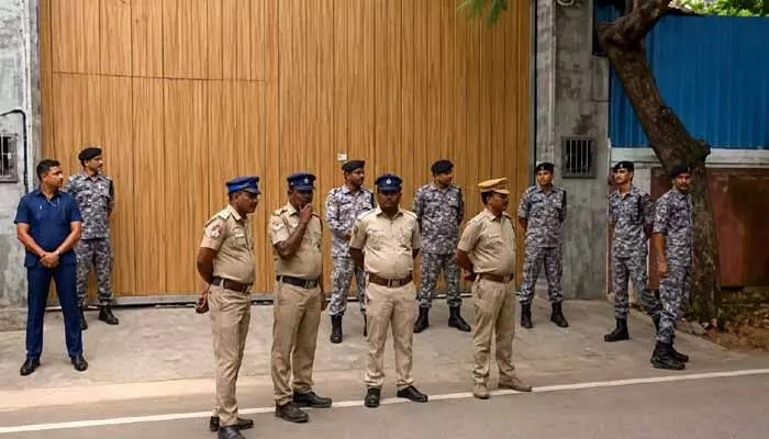 90కి పైగా సీట్లలో టీవీకే ముందంజ – విజయ్ ఇంటి వద్ద భద్రత పెంపు