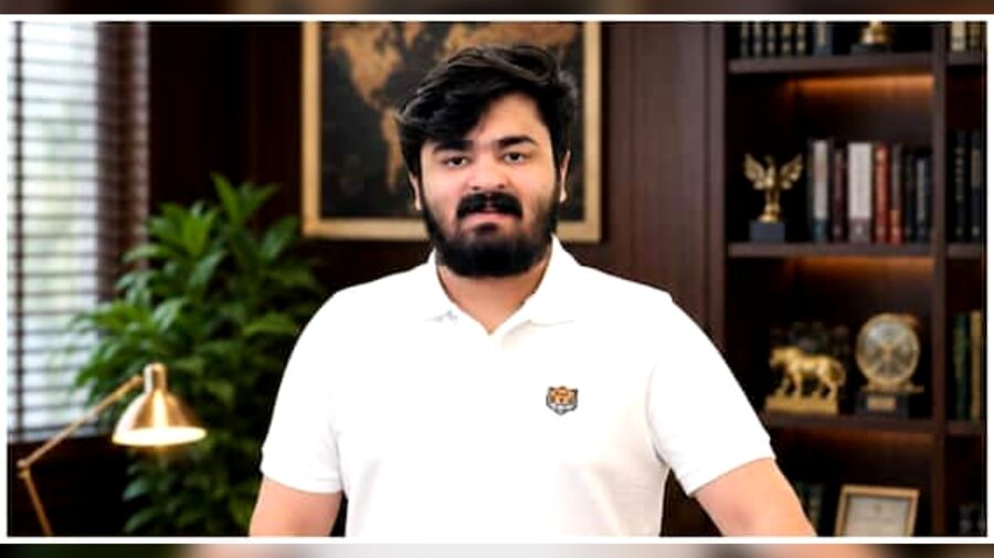 బండి భగీరథ్‌కు లుకౌట్‌ నోటీసులు: బంజారాహిల్స్‌లో పోలీసుల తనిఖీలు