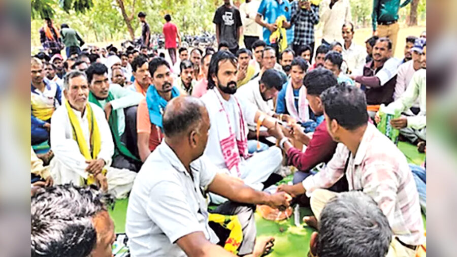 చీకటి బతుకుల్లో వెలుగుల కోసం.. ప్రధానికి రక్తాక్షరాల లేఖలు!