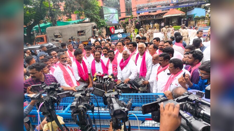 సింగరేణి హెడ్ ఆఫీస్ వద్ద బీఆర్ఎస్ నిరసన దీక్ష: కాంగ్రెస్ విద్యుత్ కుట్రలను బట్టబయలు చేస్తాం – కొప్పుల ఈశ్వర్