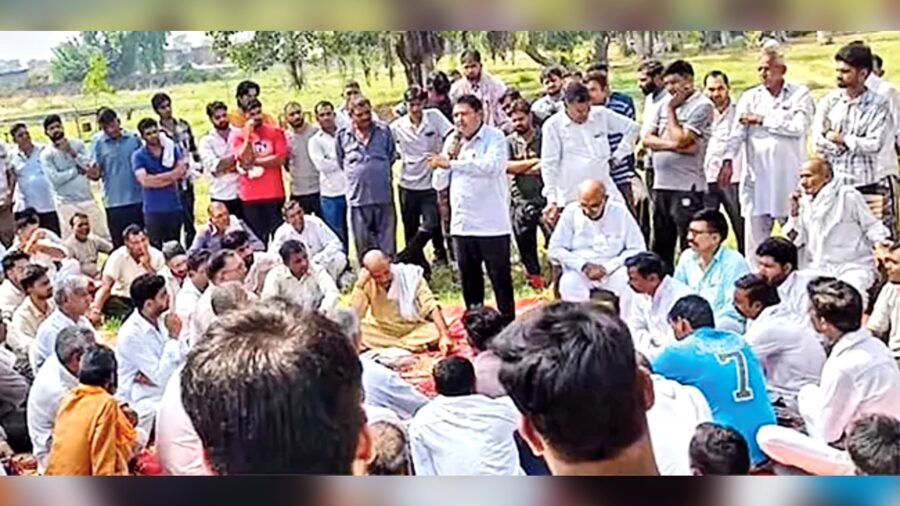 ప్రేమపెళ్లిళ్లను నిషేధిస్తూ గ్రామసభ తీర్మానం
