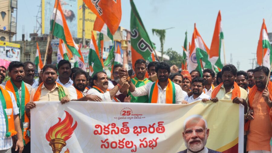 నరేంద్ర మోడీ 25 ఏళ్ల సుపరిపాలన: మంచిర్యాలలో ‘సేవా జ్యోతి’ ర్యాలీ